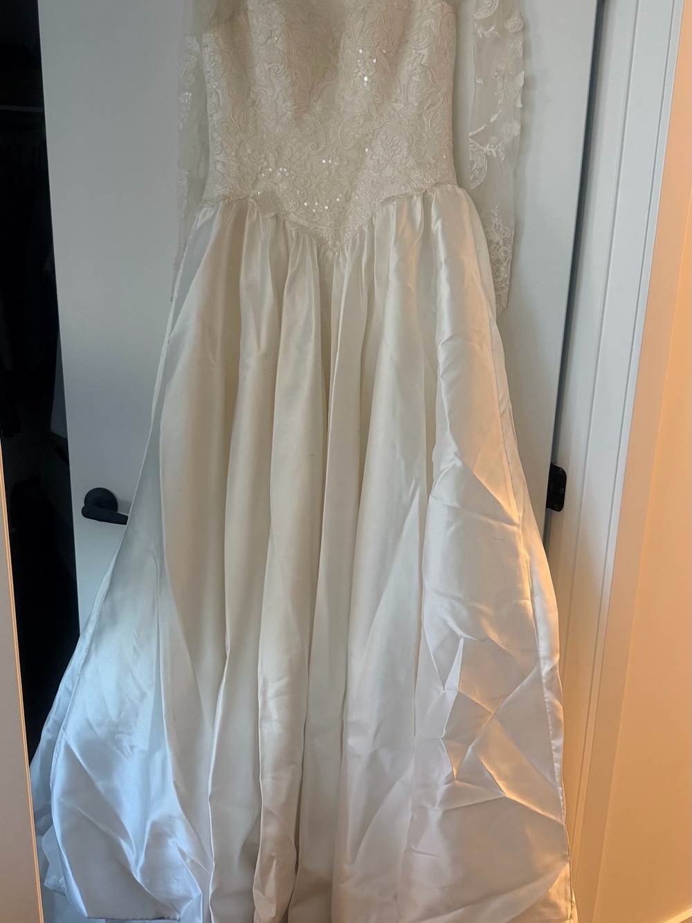 Elegant lace wedding dress